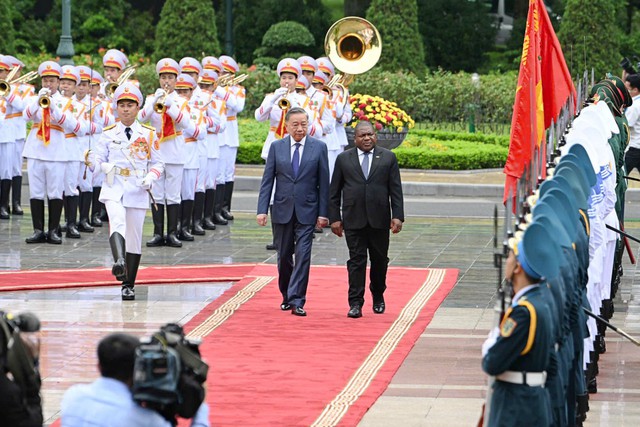 Tổng Bí thư, Chủ tịch nước Tô Lâm chủ trì lễ đón chính thức Tổng thống Mozambique- Ảnh 2.