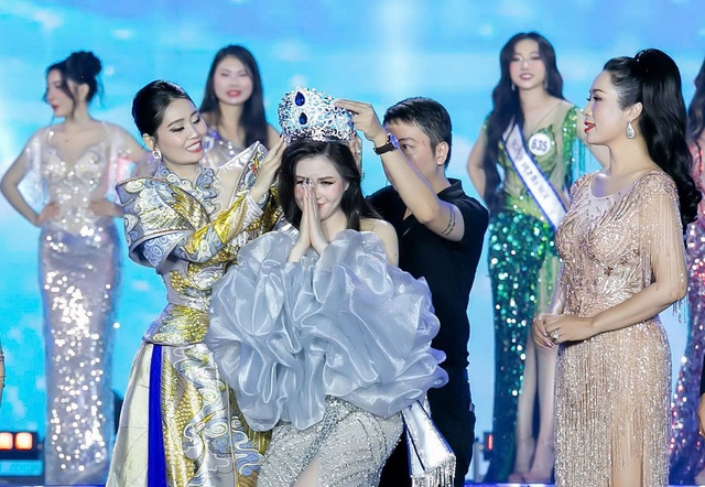Thêm một cô gái đăng quang ngay trong đêm giao thừa Tết dương lịch- Ảnh 1.