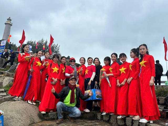 Trọng thể lễ chào cờ đầu năm mới tại danh thắng Bãi Môn - Mũi Đại Lãnh- Ảnh 3.