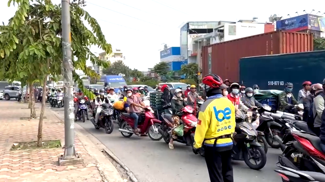 Trên đường lãnh lương hưu về, cụ ông bị xe tải cuốn vào gầm- Ảnh 2.