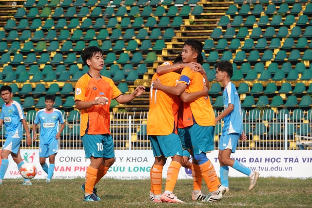 Hat-trick đầu tiên vòng loại Tây Nam bộ: 'Món quà tặng vợ và con gái- Ảnh 3.