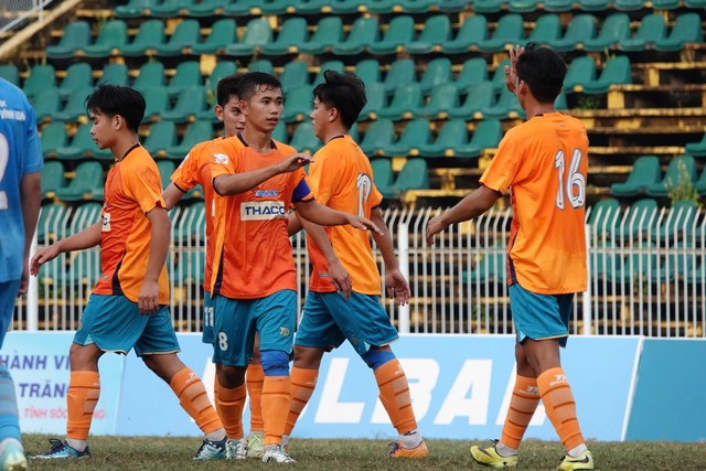 Hat-trick đầu tiên vòng loại Tây Nam bộ: 'Món quà tặng vợ và con gái- Ảnh 1.