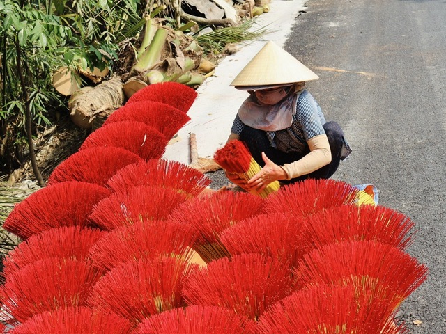 Làng nghề ở TP.HCM mùa tết: Làng nhang Lê Minh Xuân 100 năm tuổi- Ảnh 5.