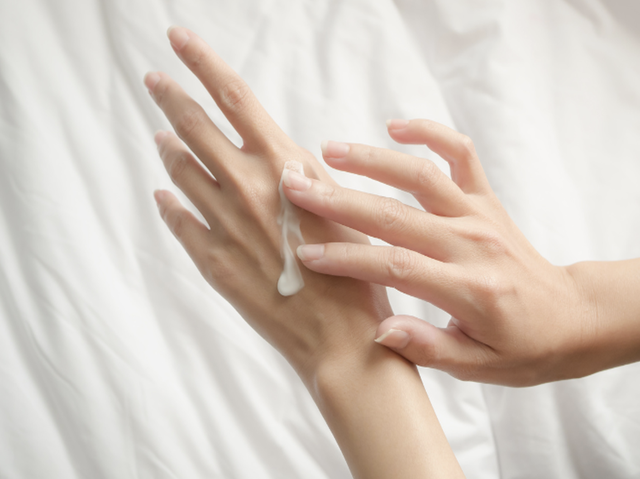 3 mẹo giúp bạn bảo vệ làn da ngay trong căn bếp- Ảnh 1. 3 mẹo giúp bạn bảo vệ làn da ngay trong căn bếp- Ảnh 1.