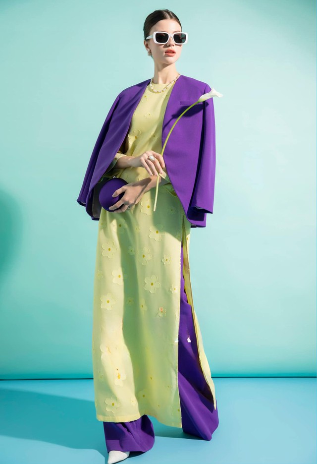 Create a striking style when combining a blazer and ao dai for spring - Photo 2.