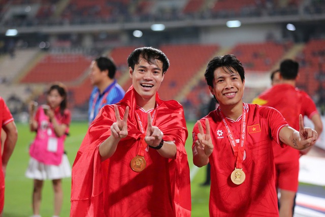 Thiếu Xuân Son, cuộc chạy đua danh hiệu ở V-League vẫn còn nguyên tính gay cấn
- Ảnh 2.