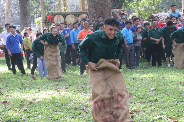 VRG tổ chức chăm lo tết cho người lao động ngành cao su- Ảnh 1.