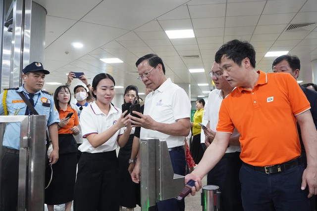 Nhấn vào ảnh để phóng to UBND TP.HCM phát động 'hãy trở thành công dân số TP.HCM'- Ảnh 6.