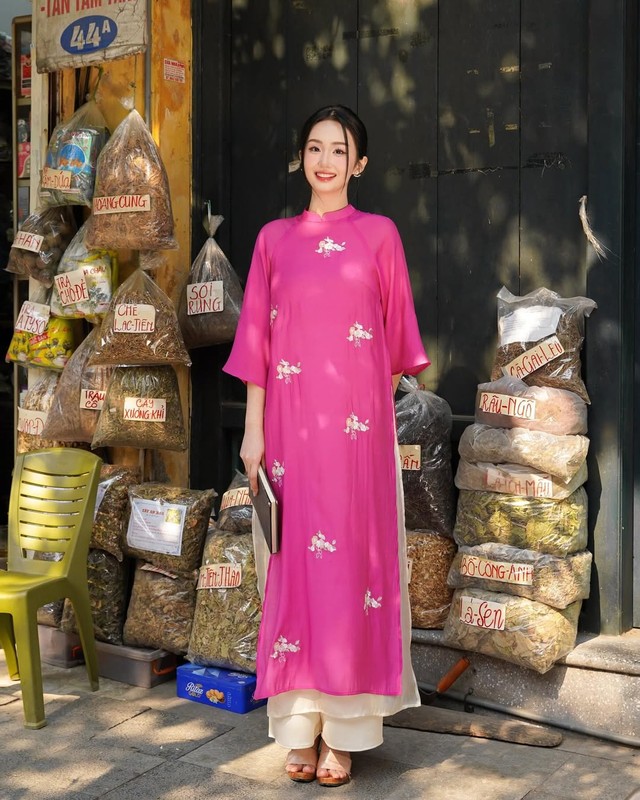 Update the patterned ao dai models that are'making waves' early this year - Photo 5.