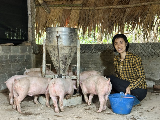 Nụ cười giản dị của người phụ nữ ‘gánh cả bầu trời’- Ảnh 3.