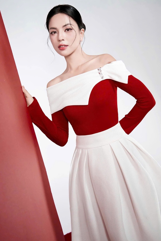 Show off your seductive beauty with an off-the-shoulder dress - Photo 6.