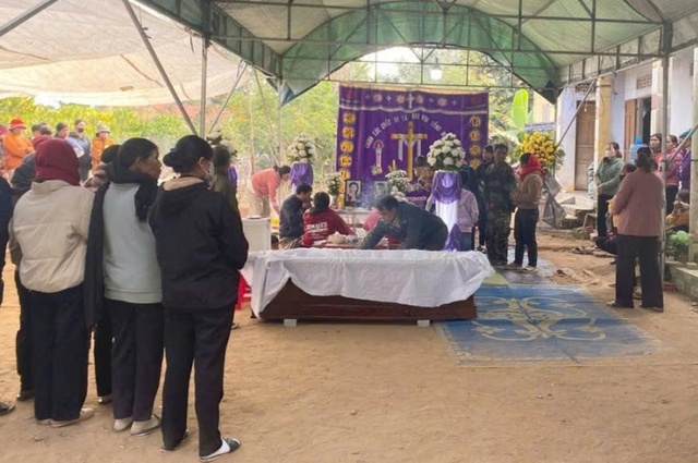 2 ch&aacute;u b&eacute; đuối nước tử vong khi chơi ở l&ograve;ng hồ thủy điện- Ảnh 2.