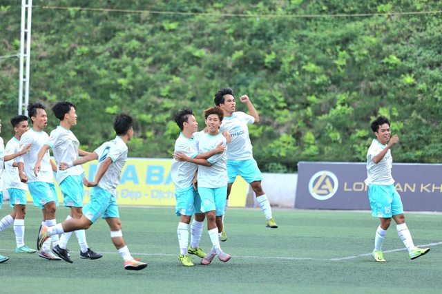 Trường ĐH Nha Trang 2-0 Trường ĐH Khánh Hòa: Suất bán kết thứ 2- Ảnh 3.