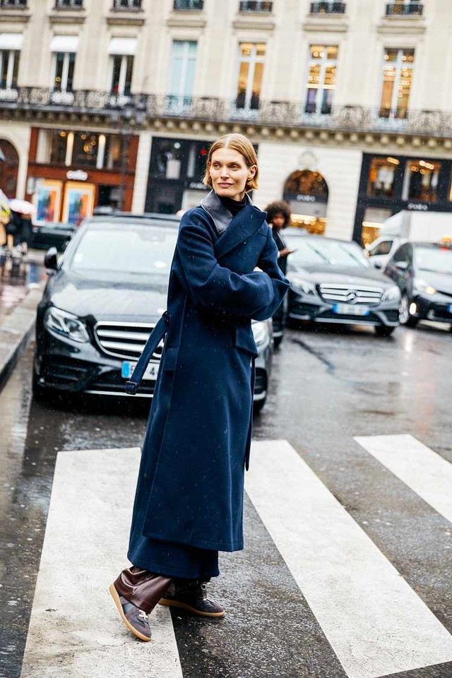 Navy blue jacket, perfect both day and evening for the office look - Photo 7.