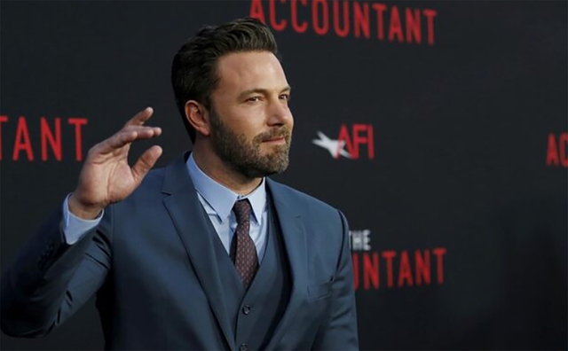 Giữa nạn cháy rừng, cảnh sát và FBI đến nhà Ben Affleck- Ảnh 1.