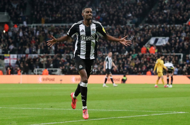 Alexander Isak thể hiện phong độ tuyệt đỉnh giúp Newcastle bay cao