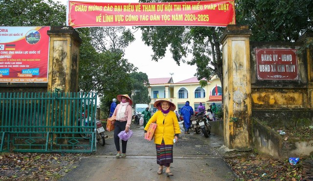 Hội Nhà báo Việt Nam và VRG mang quà tết đến vùng khó Quảng Bình- Ảnh 2.