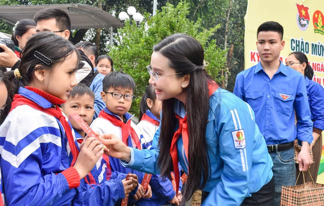 Bàn giao công trình chiếu sáng tại khu chứng tích chiến tranh ở Hà Tĩnh- Ảnh 2.