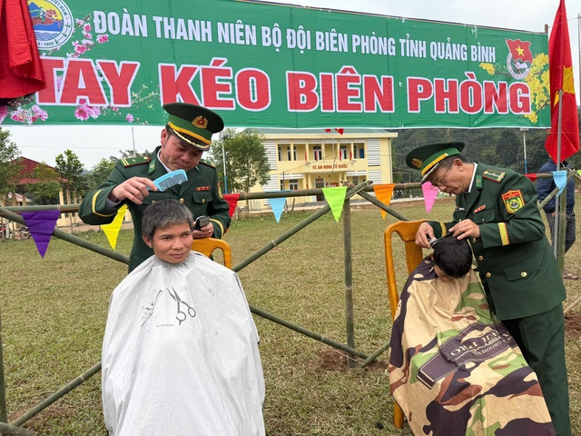 Quà tết đến với đồng bào vùng bản xa Quảng Bình- Ảnh 3.