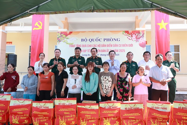 Xuân chiến sĩ 2026: Gần 5 tỉ đồng chăm lo tết vùng biên- Ảnh 1. Xuân chiến sĩ 2026: Gần 5 tỉ đồng chăm lo tết vùng biên- Ảnh 1.