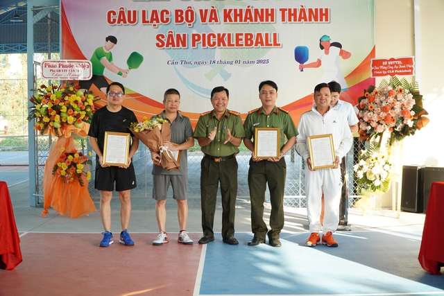 Công an TP.Cần Thơ ra mắt CLB pickleball cùng 3 sân thi đấu- Ảnh 1.