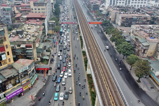 Ngày đầu tổ chức lại giao thông, 'điểm đen' ùn tắc Khuất Duy Tiến - Nguyễn Trãi chưa hạ nhiệt- Ảnh 10.