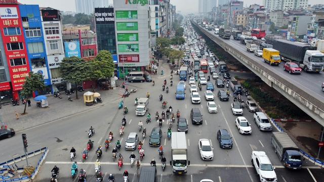 Ngày đầu tổ chức lại giao thông, 'điểm đen' ùn tắc Khuất Duy Tiến - Nguyễn Trãi chưa hạ nhiệt- Ảnh 5.