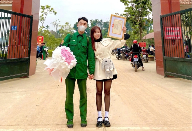 C&ocirc; g&aacute;i viết thư tay cho người y&ecirc;u đi nghĩa vụ qu&acirc;n sự trong suốt 2 năm- Ảnh 1.