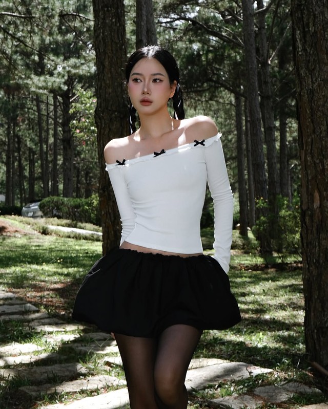 Confidently show off your personality in spring with a short skirt - Photo 4.