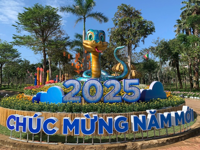 Hổ mang chúa Phú Yên gia nhập 'đường đua' linh vật Tết Ất Tỵ 2025- Ảnh 6.