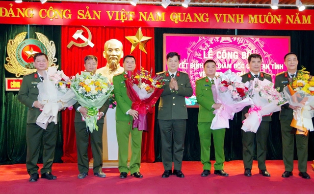 3 trưởng phòng, 2 trưởng huyện của Công an Hưng Yên nghỉ hưu trước tuổi- Ảnh 1.