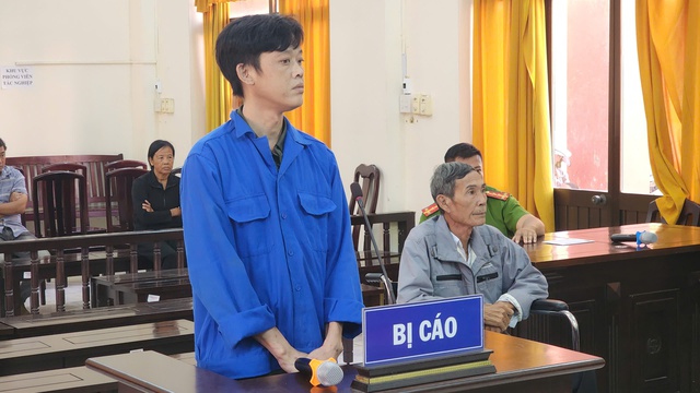 Kiên Giang: Cất 2 khẩu súng trong nhà, cựu trưởng ấp và con lãnh án tù- Ảnh 1.