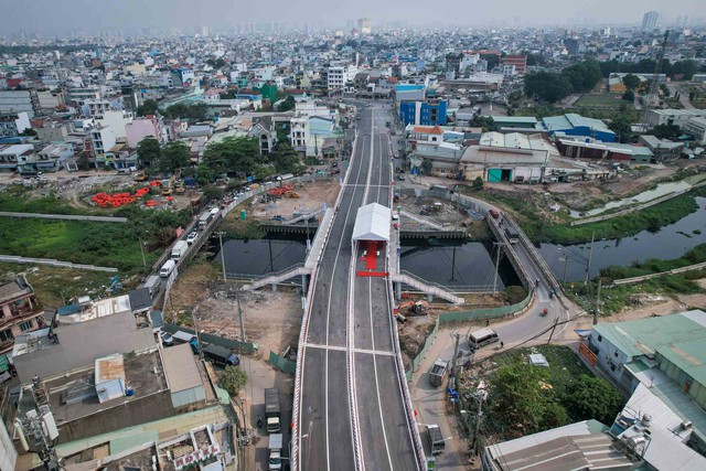 Đường ra sân bay Tân Sơn Nhất đã thoáng- Ảnh 1.