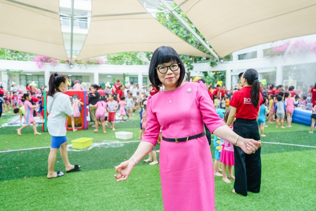 Theo NGƯT-TS Trương Thị Việt Liên: &quot;Ở Royal School, mỗi kỷ niệm, mỗi chuyến đi, mỗi giờ học đã trải qua trong năm chính là nền tảng vững chắc để trẻ tự tin bước vào năm học tiếp theo&quot;
