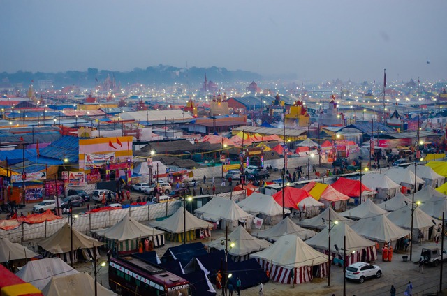 Kumbh Mela: Ngôi làng toàn cầu của thời đại vượt thời gian và sự ra đời mới - Ảnh 5.