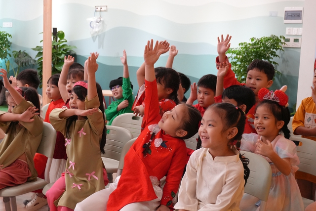 Các em học sinh Victoria School - Riverside hào hứng với tiết học tìm hiểu về Tết truyền thống