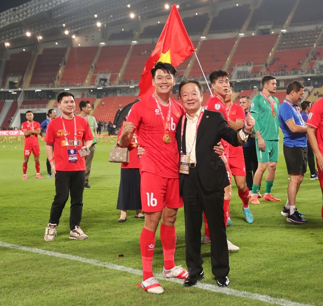 Bầu Hiển đã bay sang Thái Lan để cổ vũ đội tuyển ở trận chung kết lượt về AFF Cup 2024