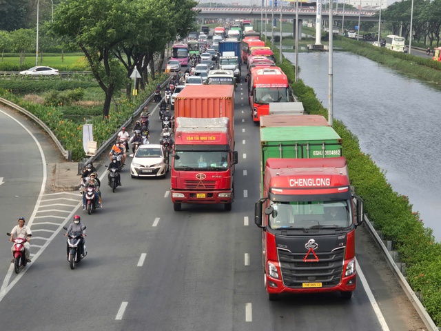 Tối nay đến trưa mai, dự báo ùn ứ tại các cửa ngõ TP.HCM- Ảnh 1.