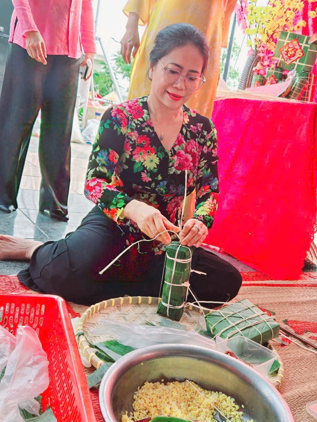 Xuyên Mộc: Thi gói bánh chưng, bánh tét tặng phiên chợ xuân 0 đồng- Ảnh 3.