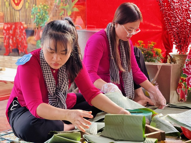 Xuyên Mộc: Thi gói bánh chưng, bánh tét tặng phiên chợ xuân 0 đồng- Ảnh 1.