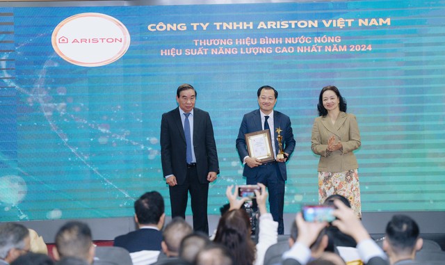 Ariston là thương hiệu bình nước nóng được trao giải sản phẩm có hiệu suất năng lượng cao nhất theo quy trình đánh giá của Bộ Công thương, góp phần nâng cao tiêu chuẩn cho sản phẩm gia nhiệt