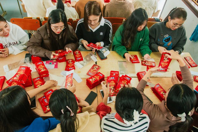 Thiết kế bao lì xì, bán lấy tiền ủng hộ học sinh nghèo- Ảnh 5.