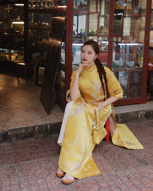 Brilliant New Year 2025 with yellow ao dai, lucky secret at the beginning of the year- Photo 8.