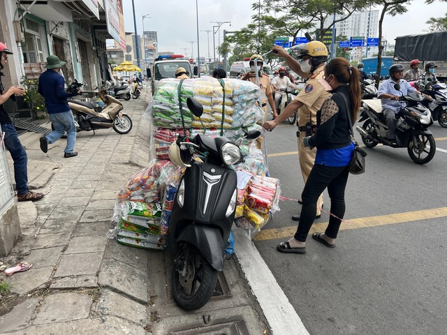 4 lưu ý 'nằm lòng' để đảm bảo an toàn khi lái xe máy dịp tết- Ảnh 2.