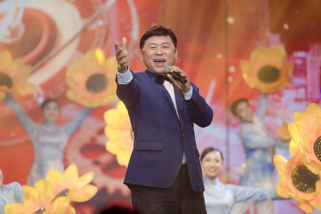 Showbiz 27.1: Kim Tử Long tiết lộ cuộc sống hôn nhân, Soobin Hoàng Sơn hát nhạc phim- Ảnh 4.