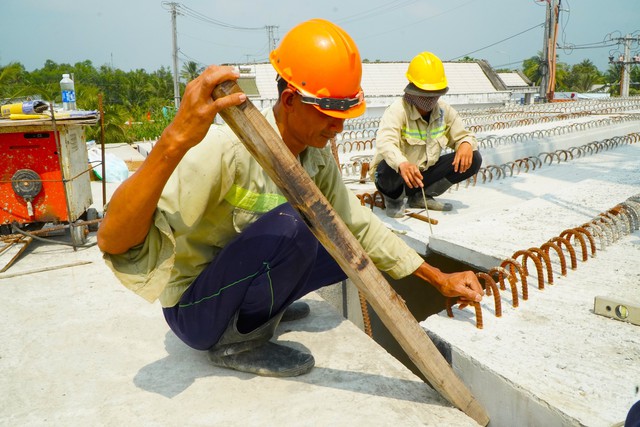 29 tết trên công trình 3.000 km đường cao tốc có gì lạ?- Ảnh 5.