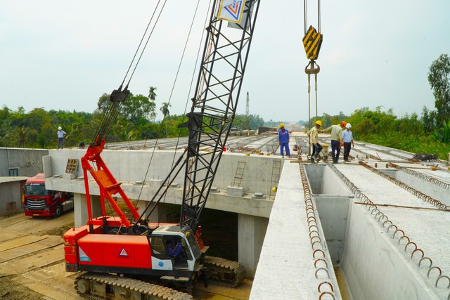 29 tết trên công trình 3.000 km đường cao tốc có gì lạ?- Ảnh 6.