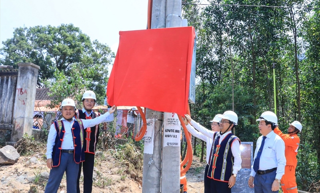 B&igrave;nh Định: M&ugrave;a xu&acirc;n đầu ti&ecirc;n c&oacute; điện ở l&agrave;ng Canh Giao- Ảnh 2.