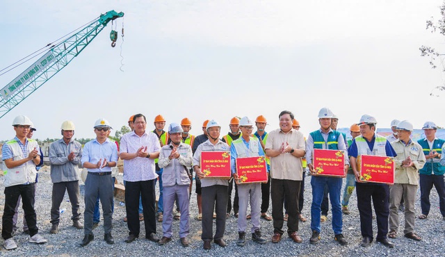 Cà Mau: Chăm lo, hỗ trợ người lao động trên công trường dịp Tết Nguyên đán- Ảnh 1.