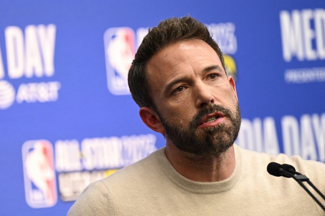 Ben Affleck giúp nạn nhân vụ hỏa hoạn ở Los Angeles- Ảnh 1.